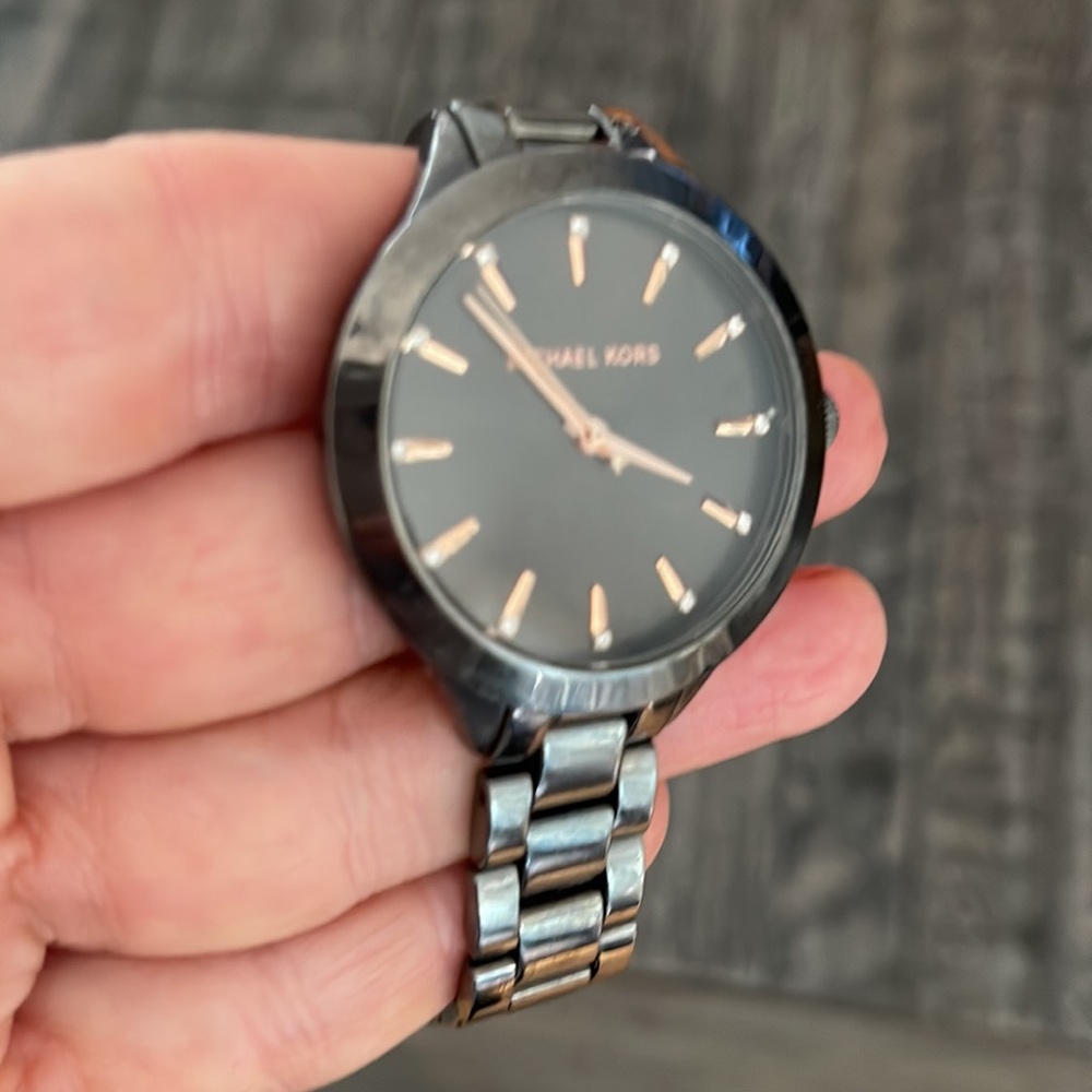 🌹M Kors Black Stainless Oversized Watch with rose gold and cubic zirconia face - Picture 2 of 5